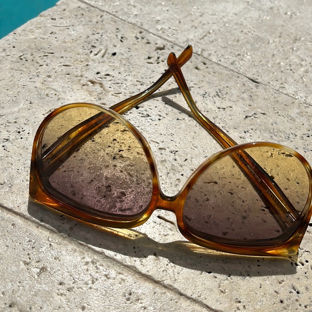 COPY - Celine Over-sized light Brown tortoiseshell Sunglasses 😎!